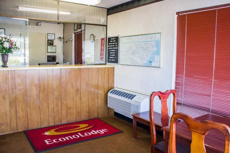 Econo Lodge *