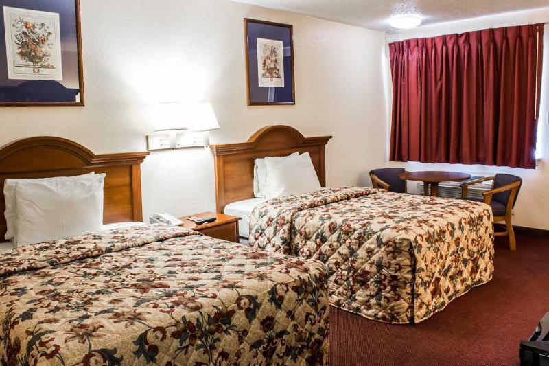 Econo Lodge *
